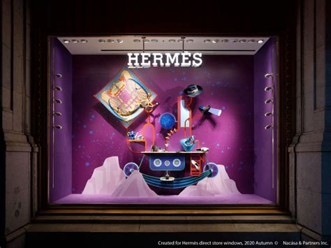 hermes immagine pianoforte colorato vetrine